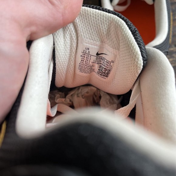 Nike Air Max 90 Football Swoosh DJ5981-001 Mens Shoes Size 11.5 - Picture 7 of 7